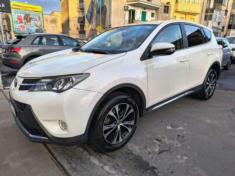 Usata Toyota RAV4 Lounge 124 CV (91 kW) 2014 Bianco SUV