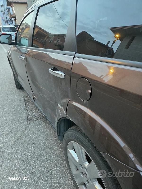 Usata Fiat Freemont 170 CV (125 kW) 2013 Marrone SUV