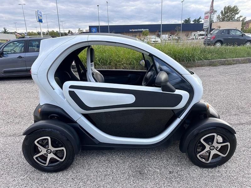 Begagnad Renault Twizy Intens 8 kW (11 HK) 2015 Vit Halvkombi