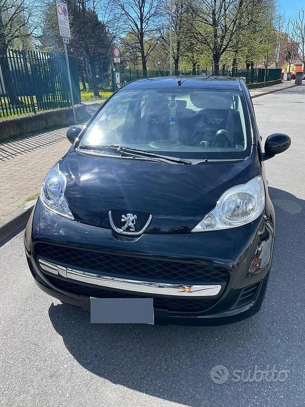 Usata Peugeot 107 68 CV (50 kW) 2012 Nero Utilitaria