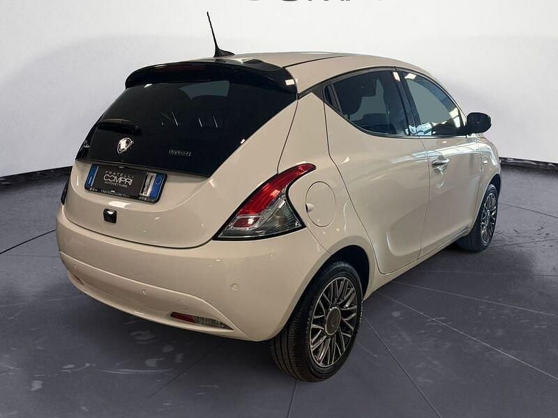 Usata Lancia Ypsilon Gold 69 CV (50 kW) 2023 Bianco Utilitaria