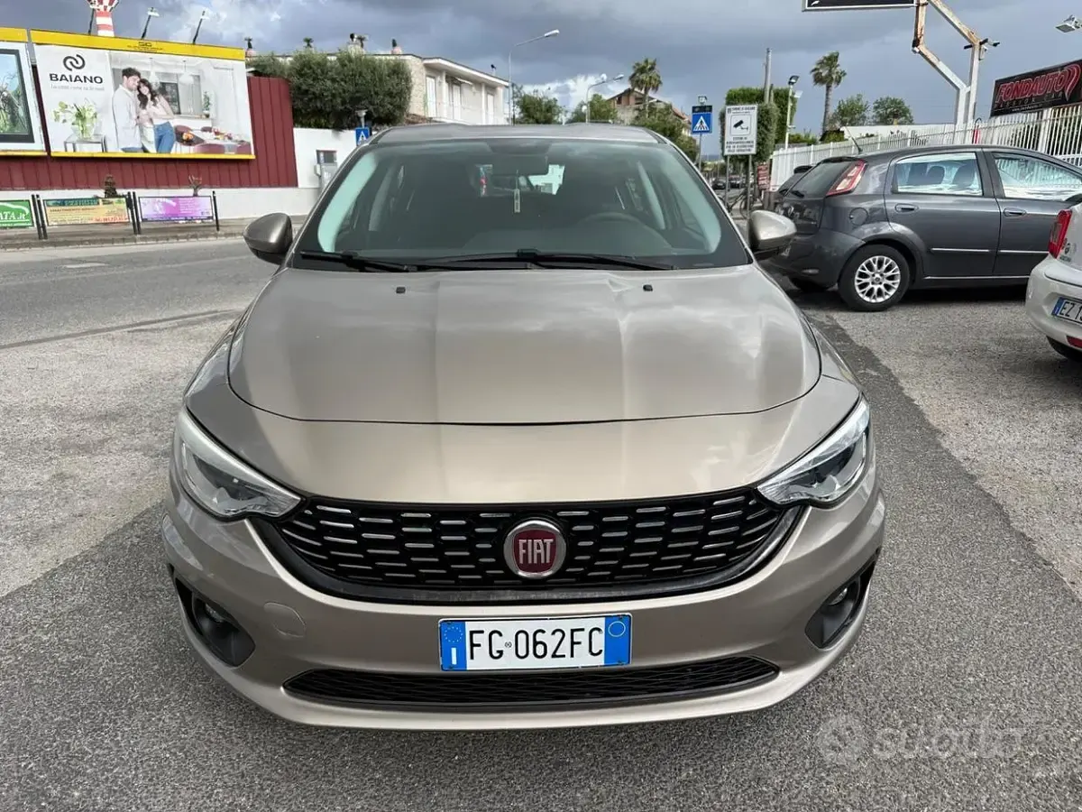 Usata Fiat Tipo Lounge 120 CV (88 kW) 2016 Grigio Berlina