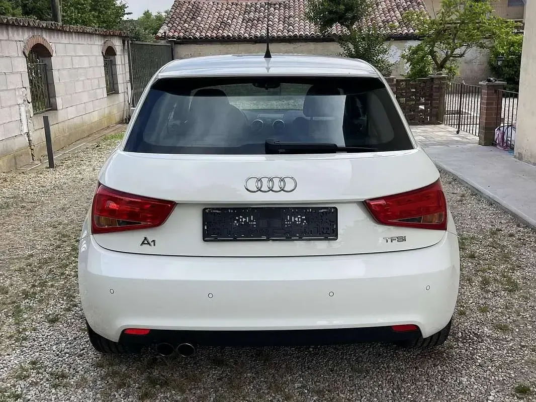 Usata Audi A1 Ambition 122 CV (89 kW) 2011 Bianco Utilitaria