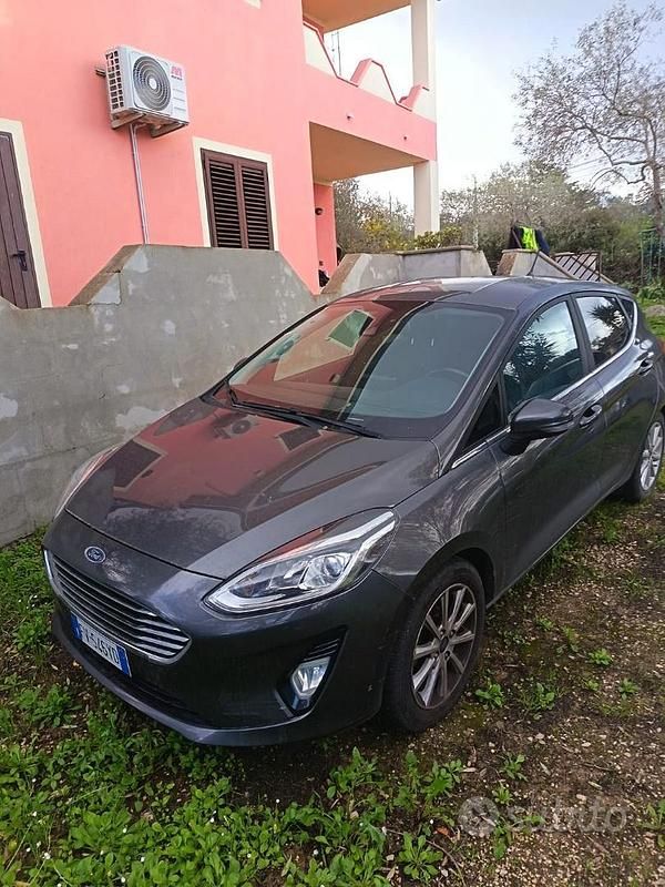 Usata Ford Fiesta 75 CV (55 kW) 2020 Grigio Utilitaria