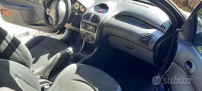 Usata Peugeot 206 75 CV (55 kW) 2008 Nero Utilitaria