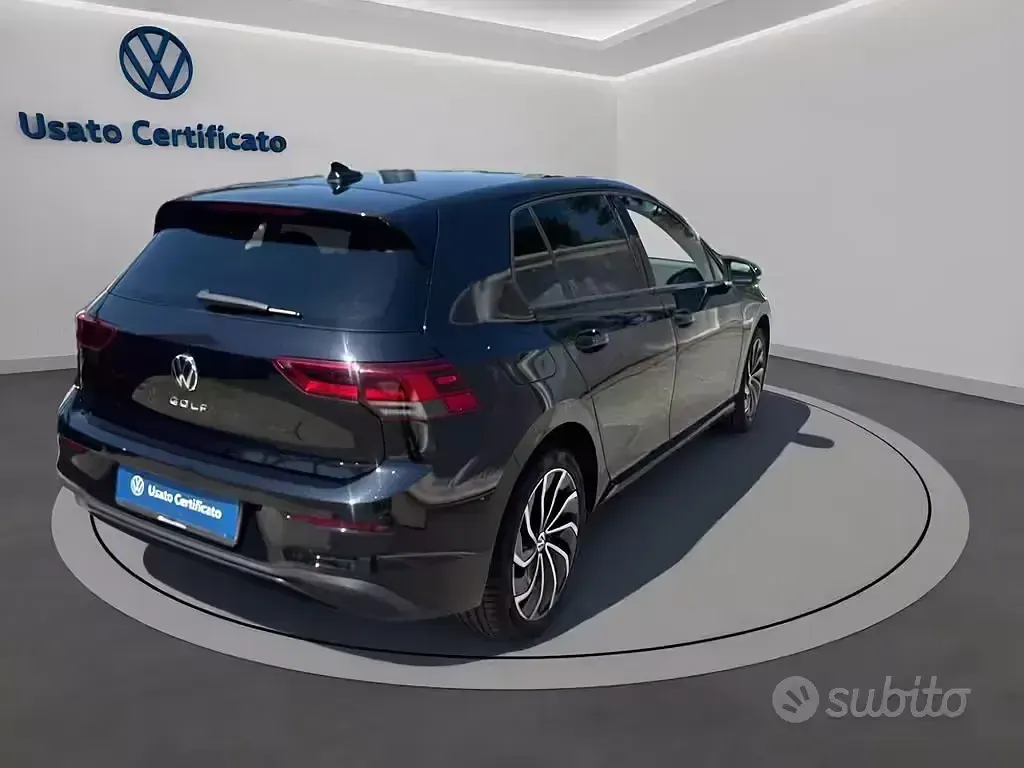 Usata VW Golf VIII Life 110 CV (80 kW) 2023 Nero perla Berlina