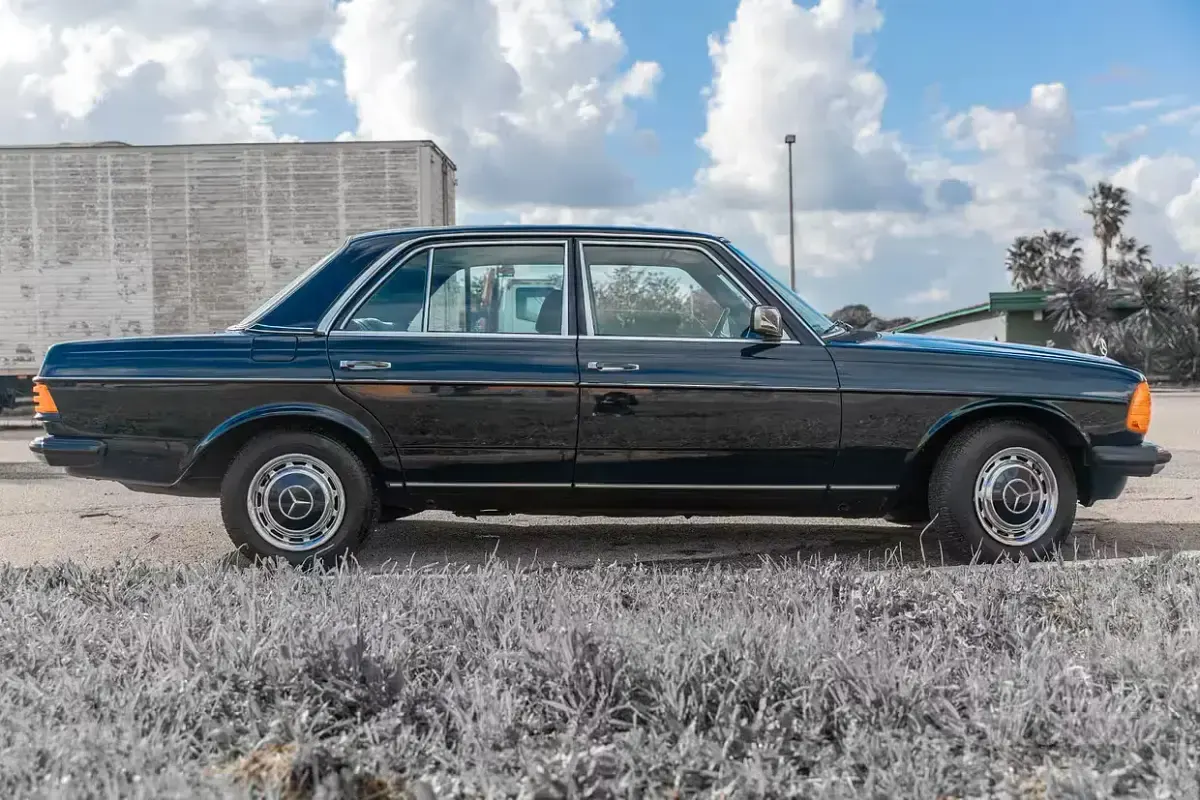Usata Mercedes 200 SE 1982 Blu Berlina