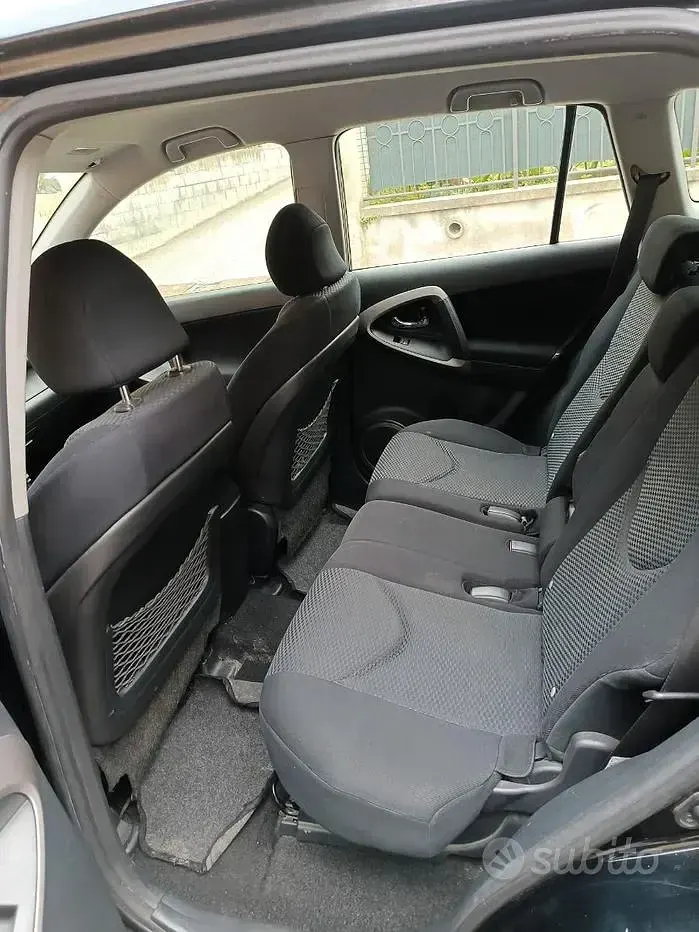 Usata Toyota RAV4 136 CV (100 kW) 2008 Nero SUV