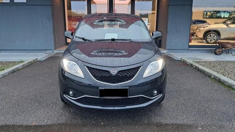 Usata Lancia Ypsilon Platinum 69 CV (50 kW) 2016 Nero Utilitaria