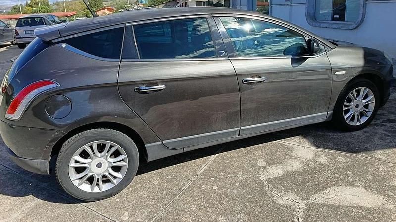 Usata Lancia Delta 120 CV (88 kW) 2010 Utilitaria