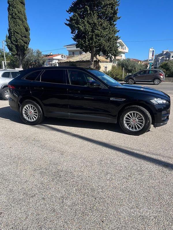 Usata Jaguar F-Pace Prestige 180 CV (132 kW) 2018 Nero SUV