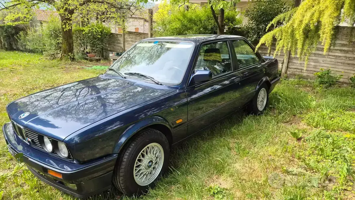 Usata BMW 318 M Sport 136 CV (100 kW) 1991 Blu/azzurro Berlina