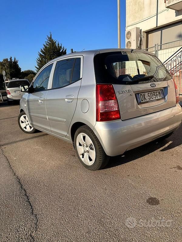 Grigio Usata 2007 Kia Picanto Due volumi | 2800 € - Immagine 1/4