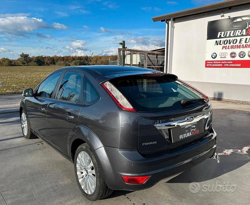 Usata Ford Focus 108 CV (79 kW) 2009 Grigio Berlina
