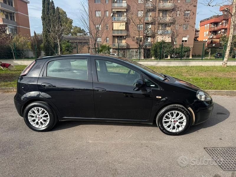 Usata Fiat Punto 95 CV (69 kW) 2011 Nero Berlina
