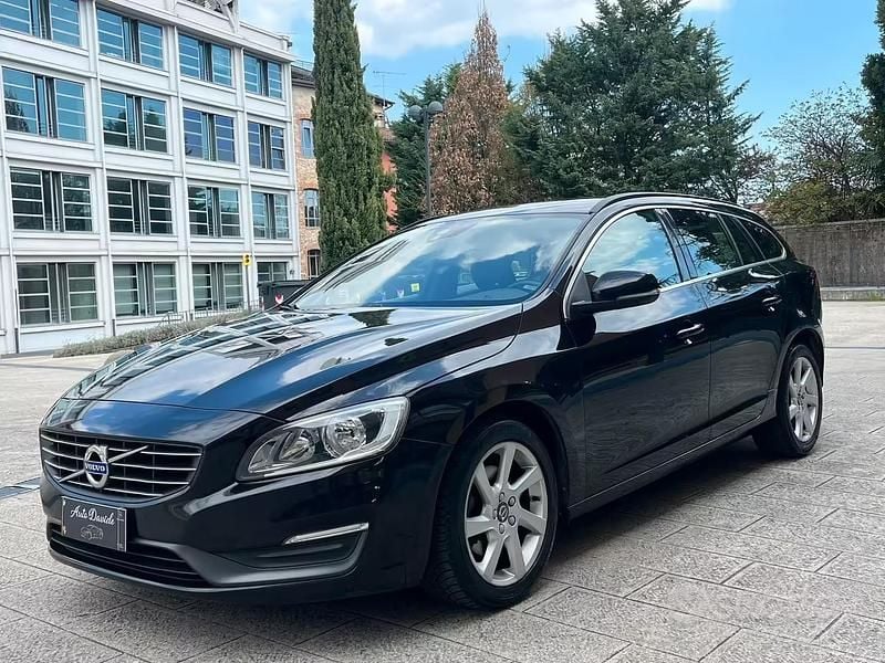 Usata Volvo V60 Ocean Race 181 CV (133 kW) 2015 Nero Station wagon