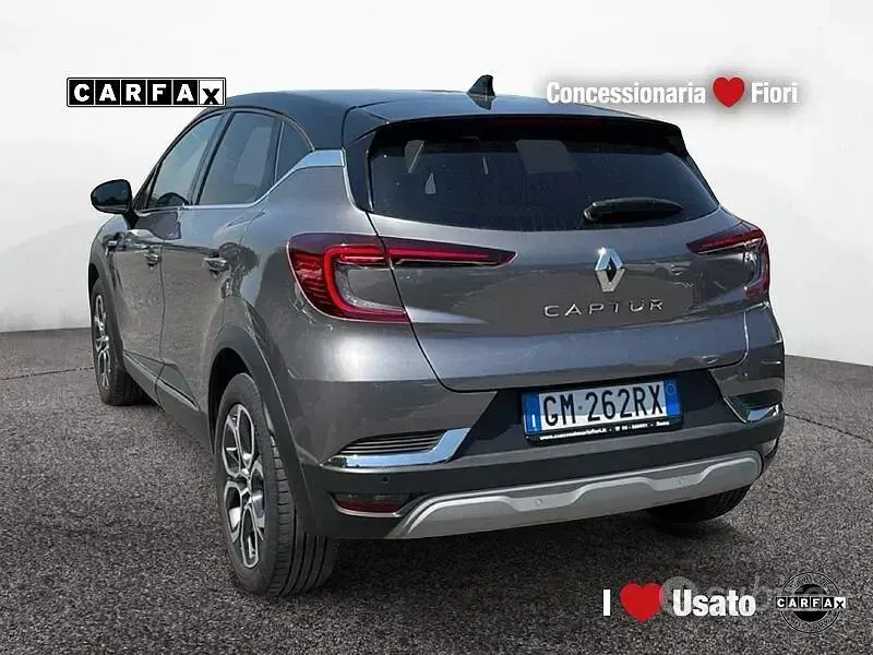 Usata Renault Captur Intens 101 CV (74 kW) 2023 Grigio SUV