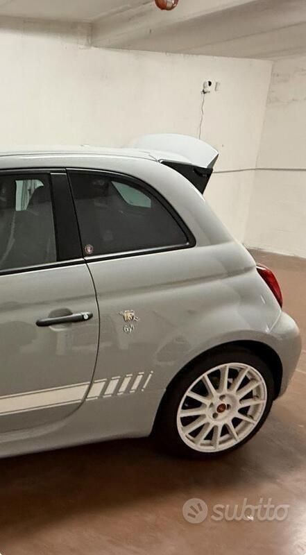 Usata Abarth 695 180 CV (132 kW) 2022 Grigio Utilitaria