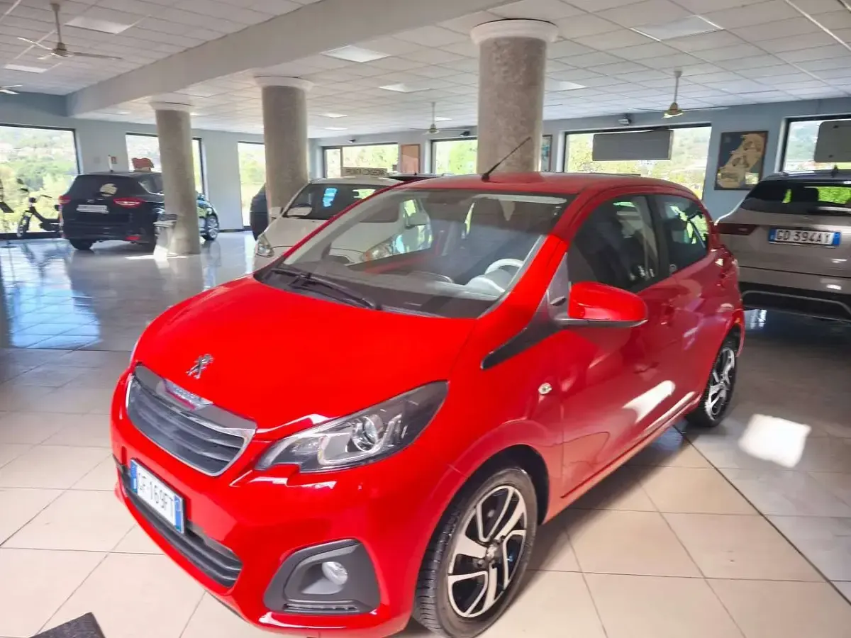 Usata Peugeot 108 Allure 72 CV (52 kW) 2021 Roso doppio strato Utilitaria