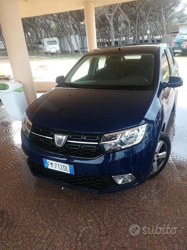 Blu Usata 2018 Dacia Sandero Tre volumi | 8500 € (Buon prezzo) - Immagine 1/4