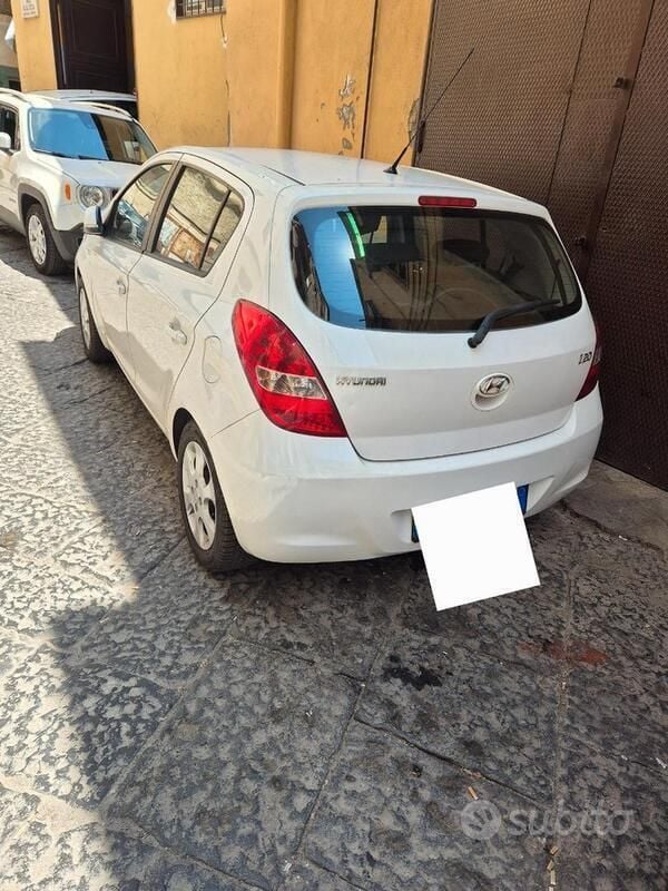 Usata Hyundai i20 Edition 85 CV (62 kW) 2012 Bianco Berlina