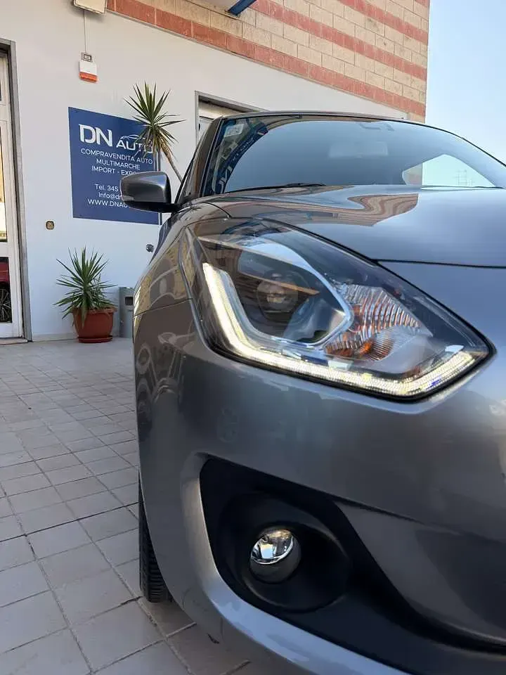 Usata Suzuki Swift 83 CV (61 kW) 2023 Grigio Utilitaria