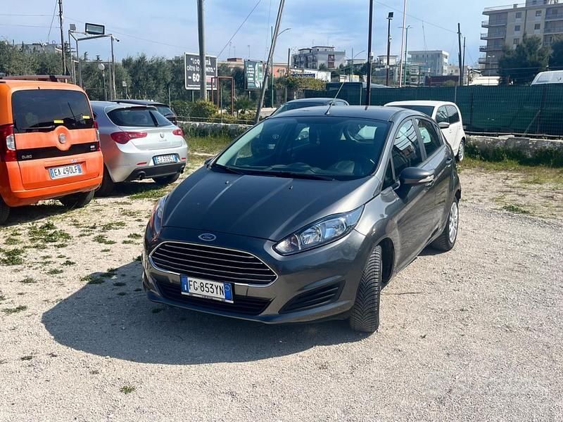 Usata Ford Fiesta Titanium 75 CV (55 kW) 2017 Grigio Utilitaria