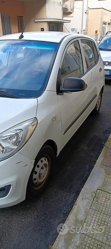 Usata Hyundai i10 69 CV (50 kW) 2013 Bianco Utilitaria