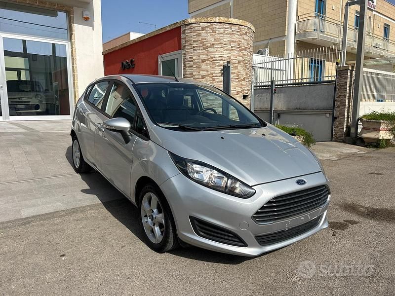 Usata Ford Fiesta Business Edition 75 CV (55 kW) 2015 Grigio Berlina