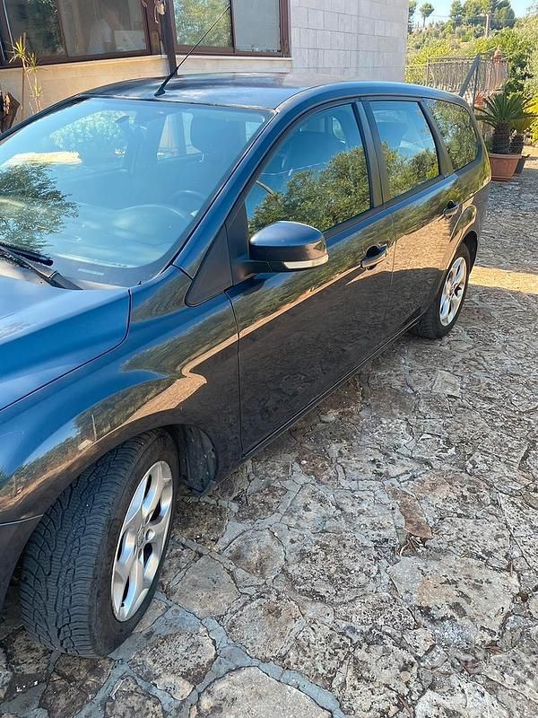 Usata Ford Focus Style 109 CV (80 kW) 2010 Grigio Station wagon