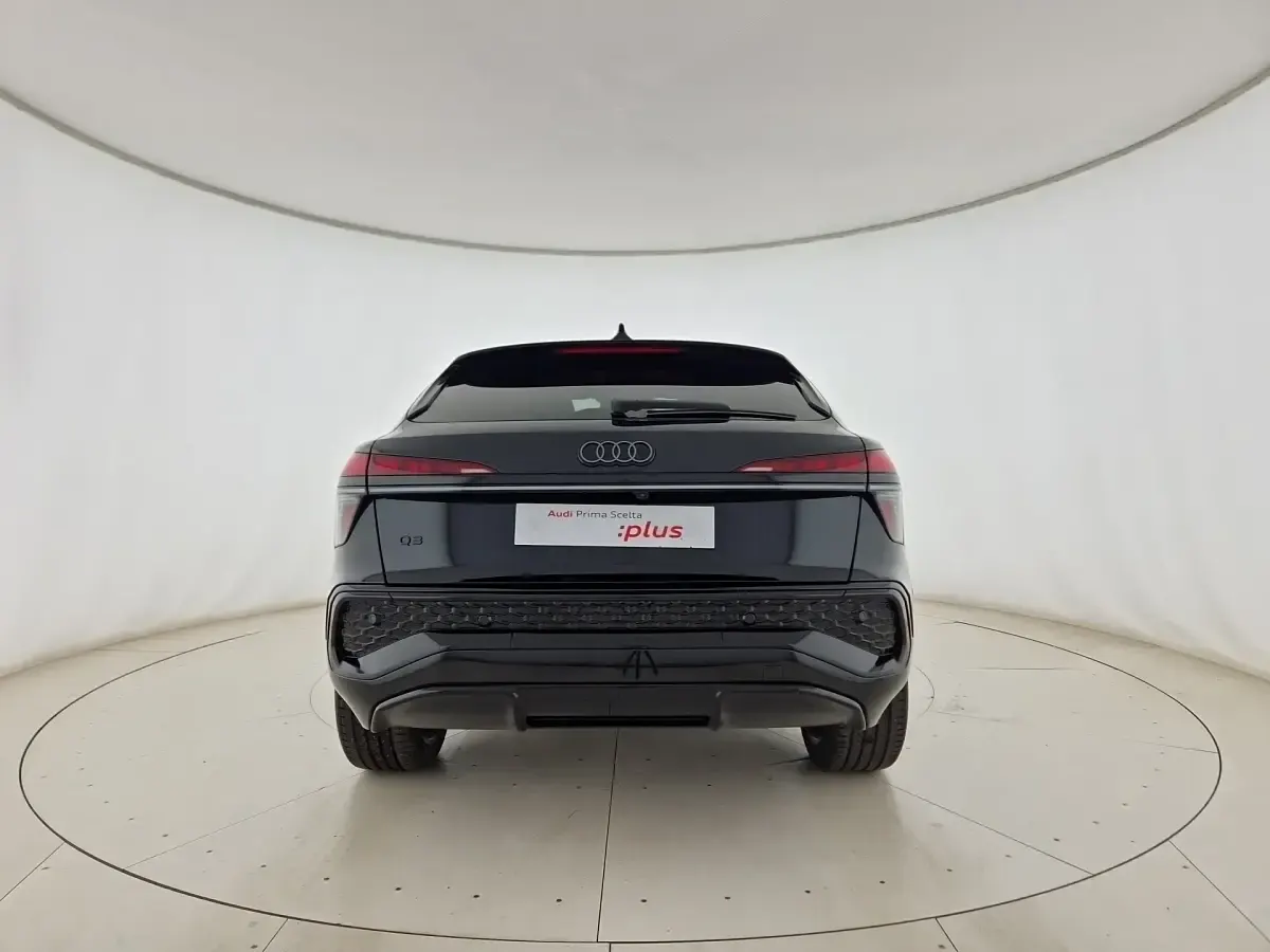Nuova Audi Q3 Sportback S-Line 150 CV (110 kW) 2026 Nero mito metallizzato SUV