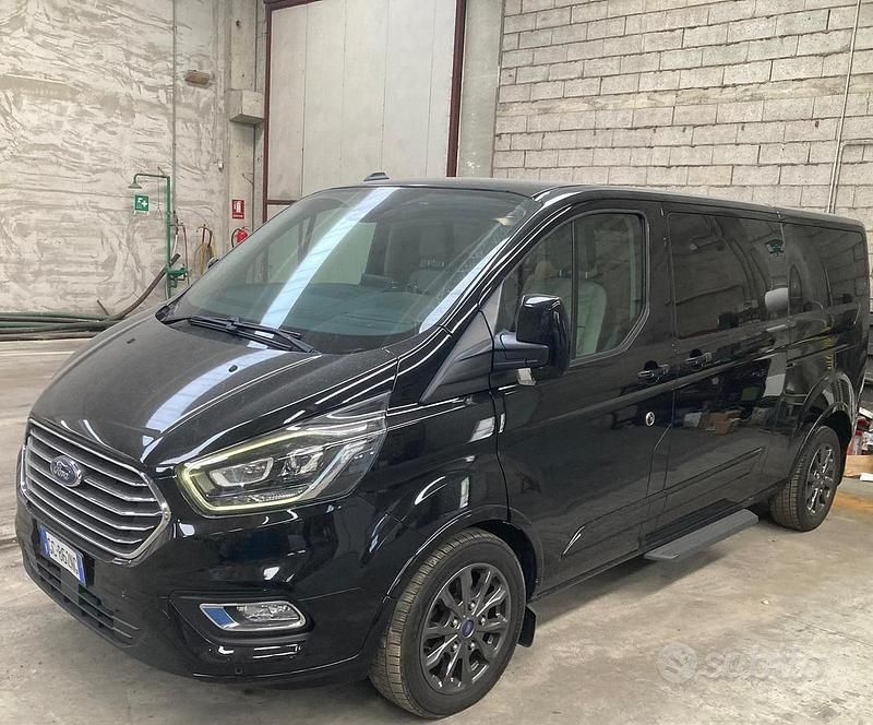 Nero Usata 2020 Ford Tourneo Custom Furgone | 31.000 € (Buon prezzo) - Immagine 1/4