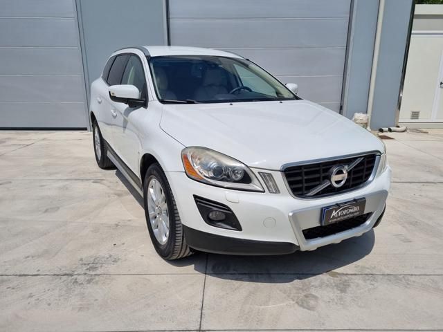 Grigio metallizzato Usata 2009 Volvo XC60 Momentum SUV | 9600 € (Cara) - Immagine 1/4