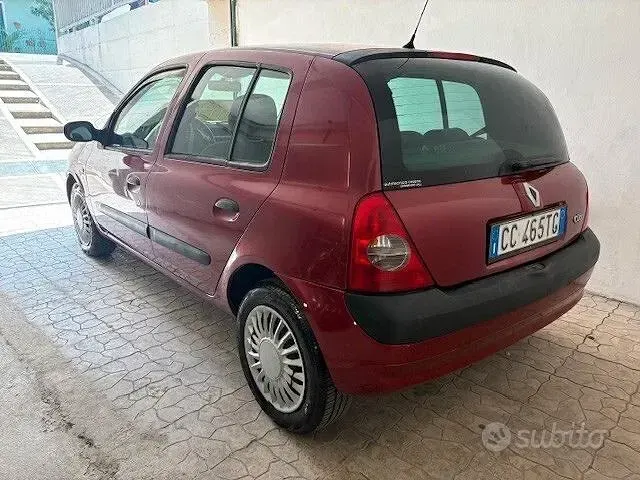 Usata Renault Clio II Initiale 82 CV (60 kW) 2004 Rosso Berlina