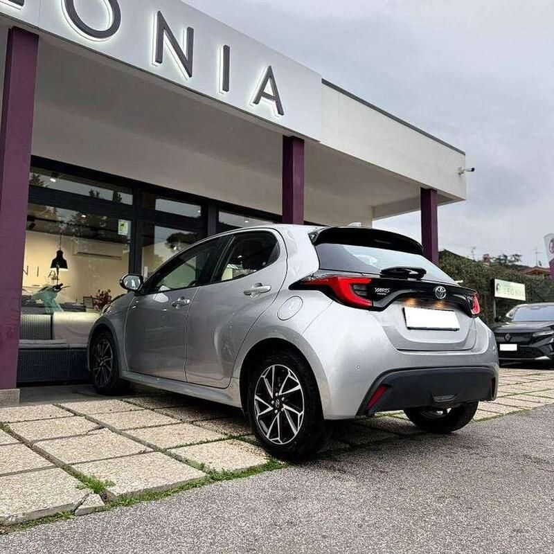 Usata Toyota Yaris Hybrid Trend 92 CV (67 kW) 2022 Argento Berlina