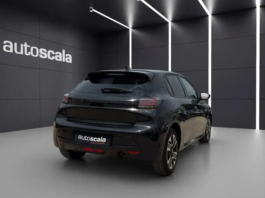 Usata Peugeot 208 Allure 101 CV (74 kW) 2025 Nero Utilitaria