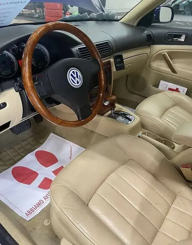 Usata VW Passat 275 CV (202 kW) 2001 Berlina
