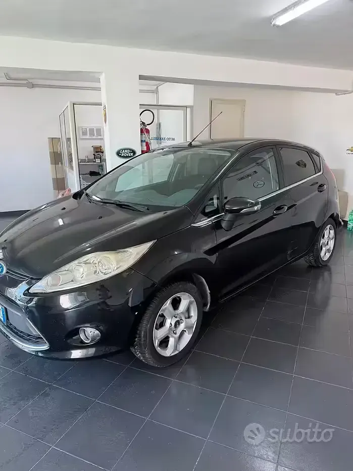 Usata Ford Fiesta Titanium 68 CV (50 kW) 2010 Nero Berlina