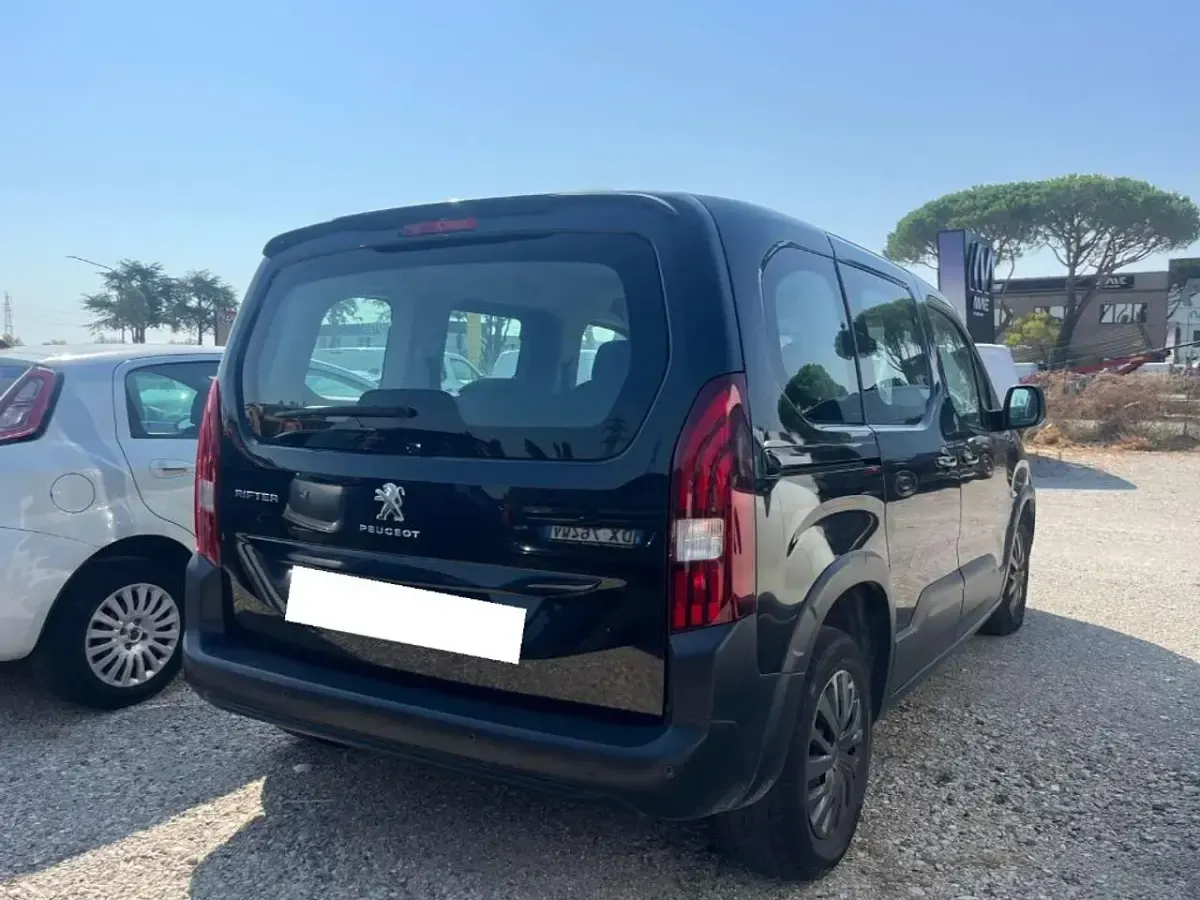 Usata Peugeot Rifter Active 102 CV (75 kW) 2022 Nero met. Monovolume