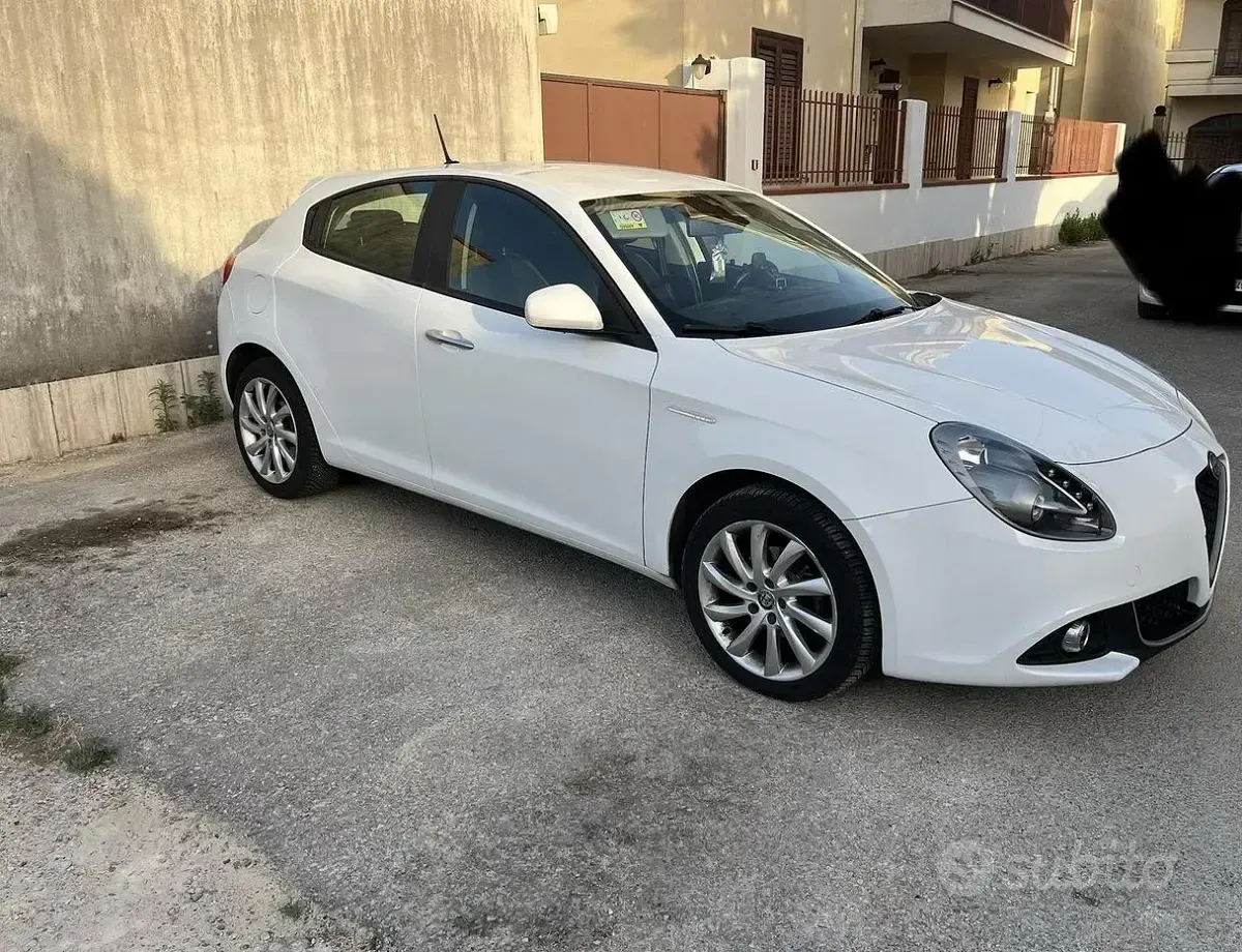 Usata Alfa Romeo Giulietta 120 CV (88 kW) 2019 Bianco Utilitaria