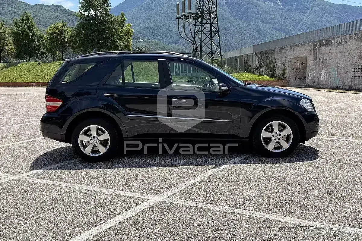 Usata Mercedes ML500 Chrome 306 CV (225 kW) 2006 Nero SUV