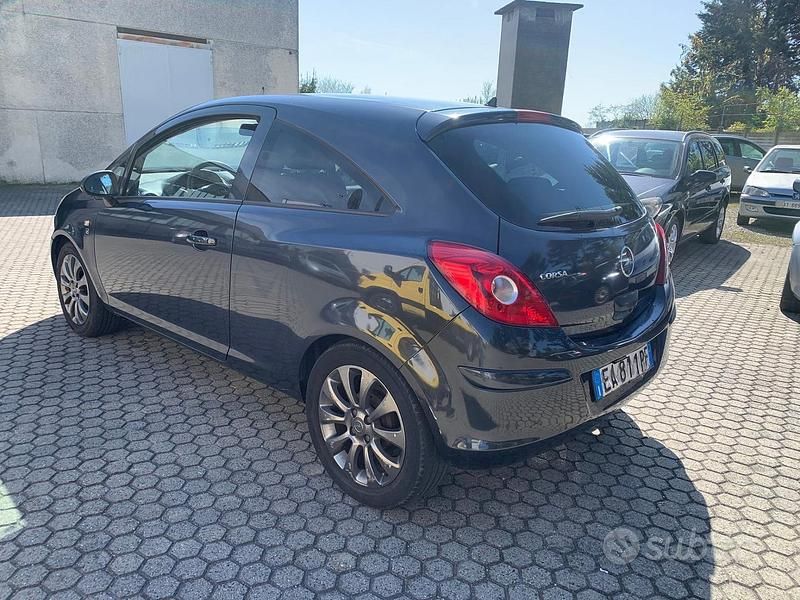 Usata Opel Corsa Edition 80 CV (58 kW) 2010 Grigio Utilitaria