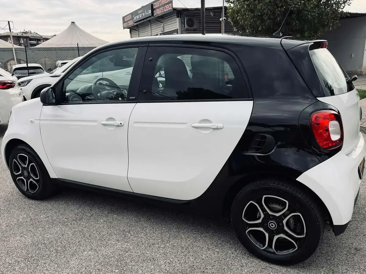 Usata Smart ForFour Passion 90 CV (66 kW) 2018 Tetto panoramico Utilitaria