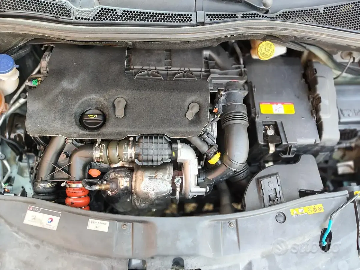 Usata Peugeot 2008 Allure 92 CV (67 kW) 2014 Nero SUV