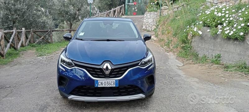 Begagnad Renault Captur Equilibre 101 HK (74 kW) 2023 Blå SUV