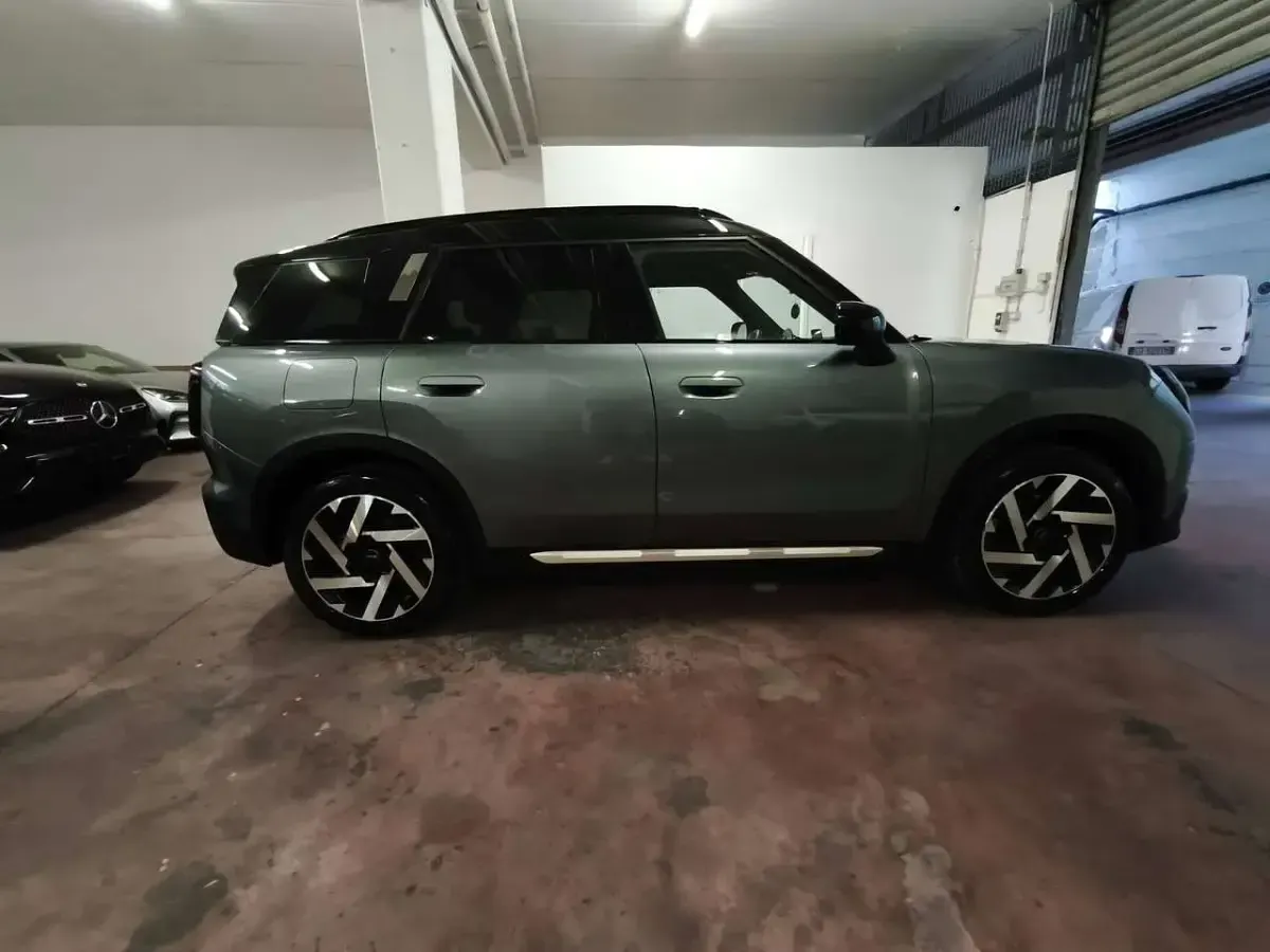 Usata Mini Cooper Countryman Favoured 163 CV (119 kW) 2025 Grigio SUV