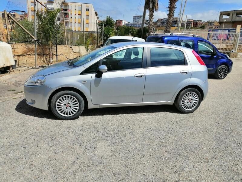 Usata Fiat Grande Punto Dynamic 75 CV (55 kW) 2009 Grigio Utilitaria