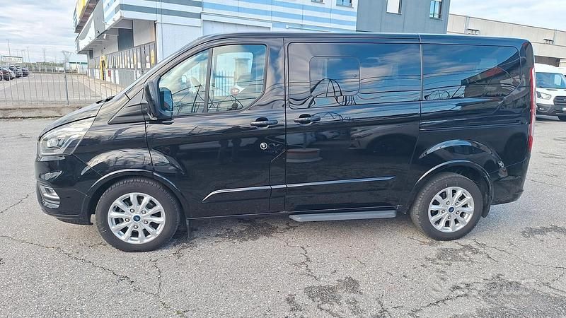 Usata Ford Tourneo Titanium 170 CV (125 kW) 2023 Nero Monovolume