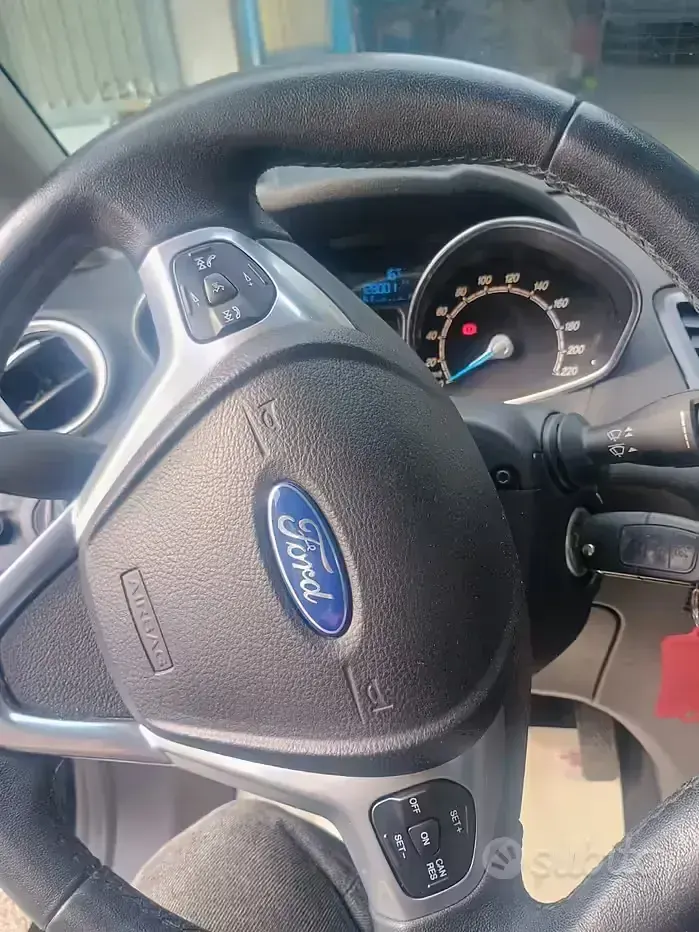 Usata Ford Fiesta 90 CV (66 kW) 2015 Nero Utilitaria