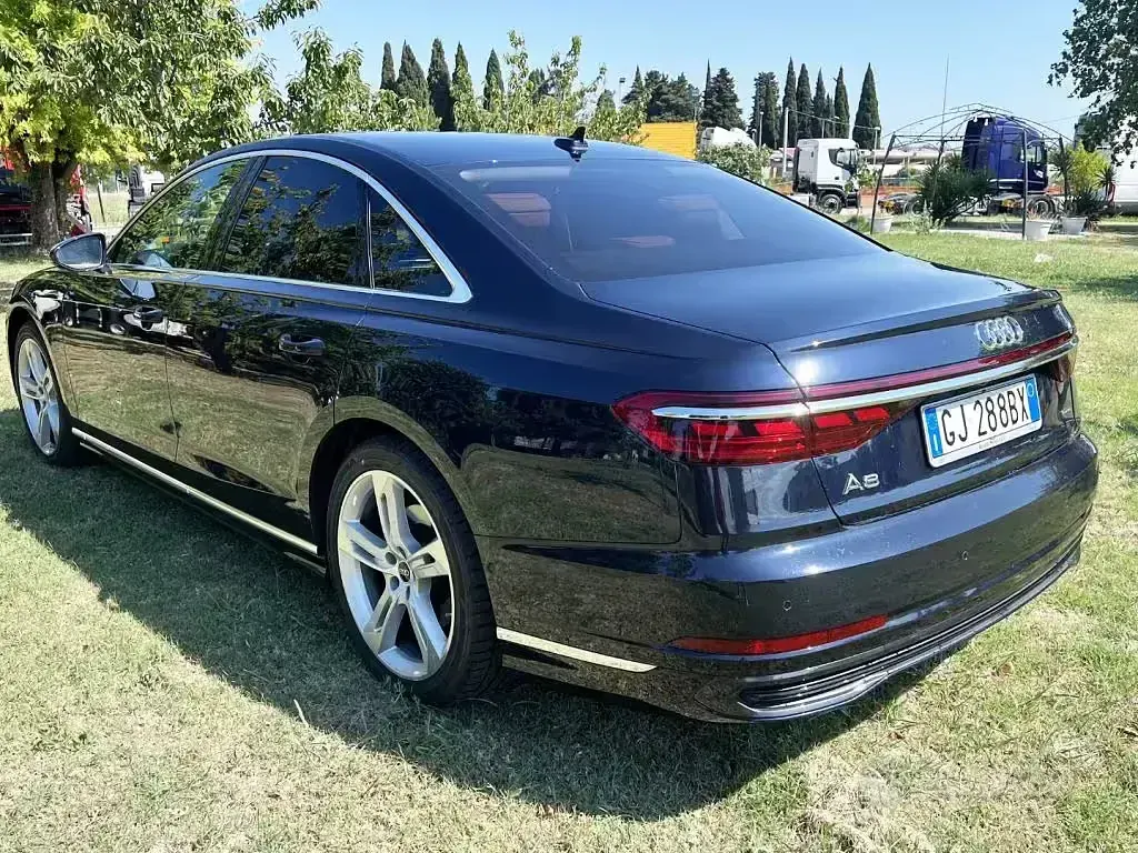 Usata Audi A8 Comfort 286 CV (210 kW) 2022 Bluazzurro Berlina